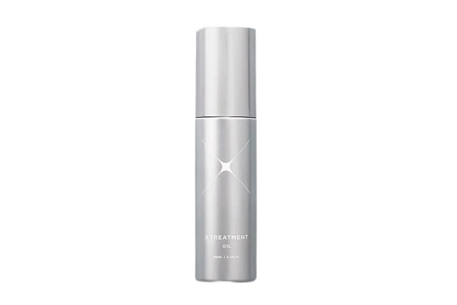 X TREATMENT オイルの銀色のキャップ付きボトル